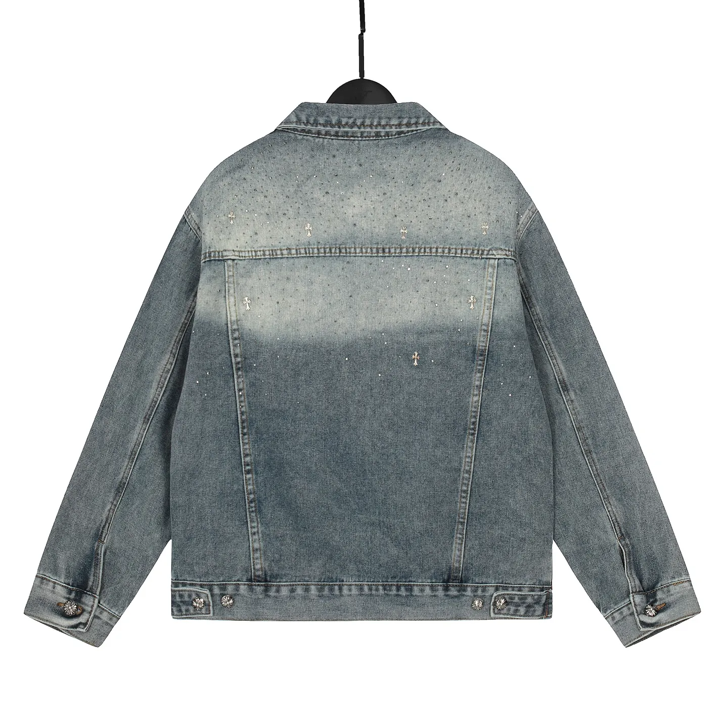 P270 💰 Chrome Hearts Chrome Hearts Cross Hot Diamond Denim Jacket OS version can be worn by both men and women! The fabric is made of twill gauze cotton fabric! The texture is clear and smooth, not easy to wrinkle or fade! The embroidery process is complex and repetitive. There are more than 20 leather labels. It takes 6 repeated embroidery steps to complete the back body. The requirements for the embroidery machine are very strict, and the distance is 45 cm! It won’t work if the spacing is too big, and it won’t work if it’s too small! We make clothes with care, and every detail must be restored one to one! The hardware is all carved and cast, and they are all genuine from the original factory! This piece of clothing consumes a lot of material, with more than 3 meters of material used for one piece of clothing! After the garment is made, it needs to be fixed at high temperature, washed at a water temperature of more than 70 degrees, and softened by adding softener to make the upper body softer and smoother! There is a flap on the sleeve that can be stored into short sleeves! Adapt it to that understanding Color: Picture color Size: S-M-L-XL